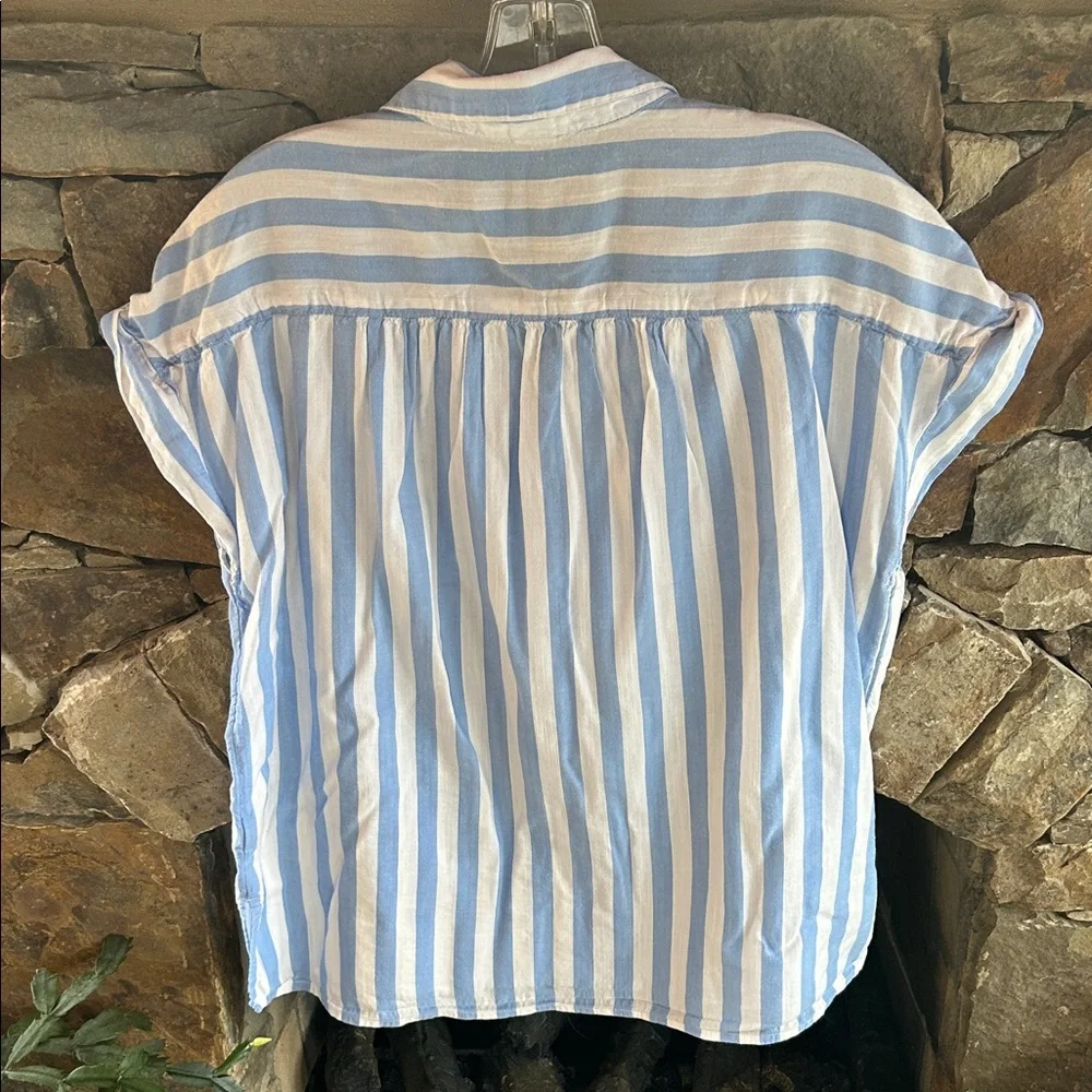 Old Navy Light Blue and White Striped Size Large Shirt; Lightweight and Adorable - Picture 9 of 12